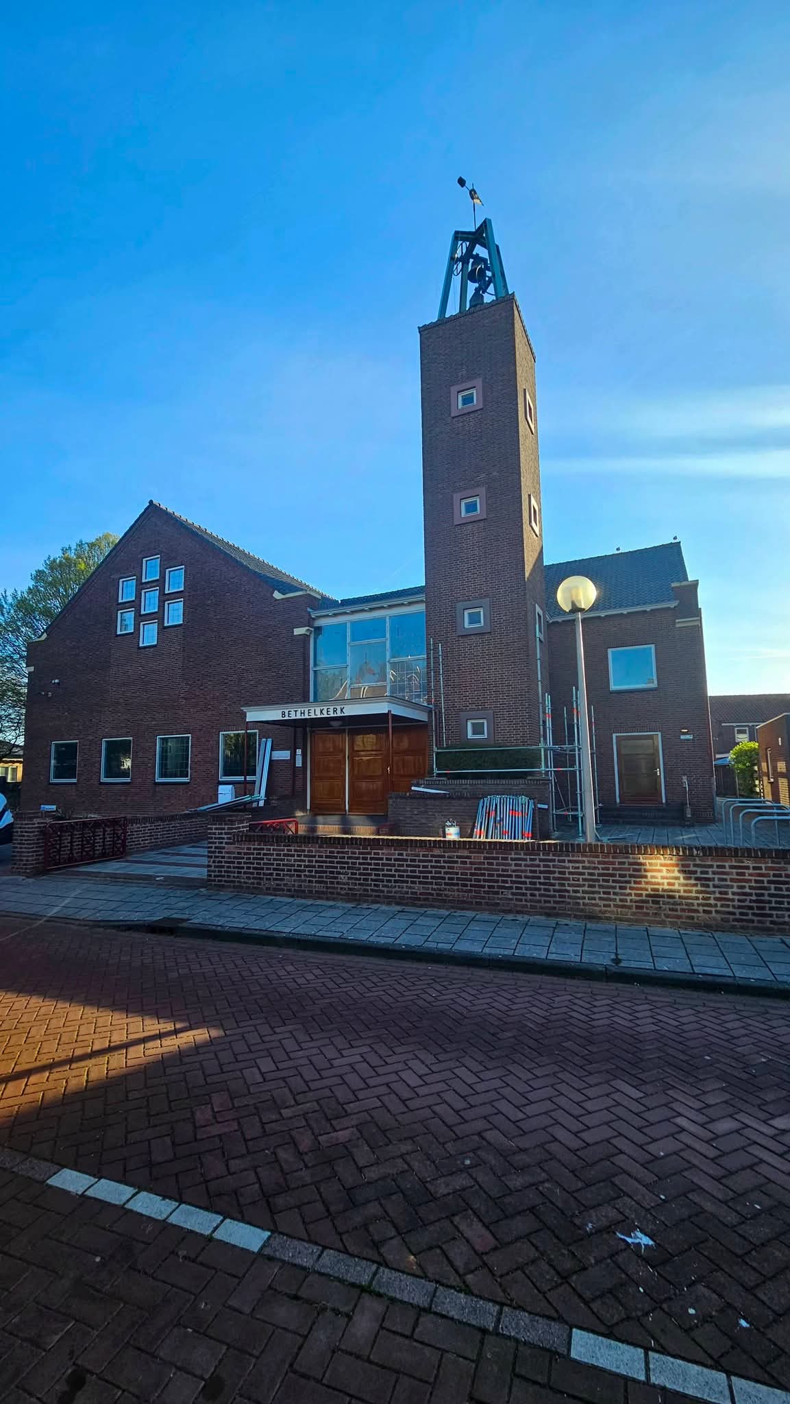 Bethelkerk clocher brique ciel bleu