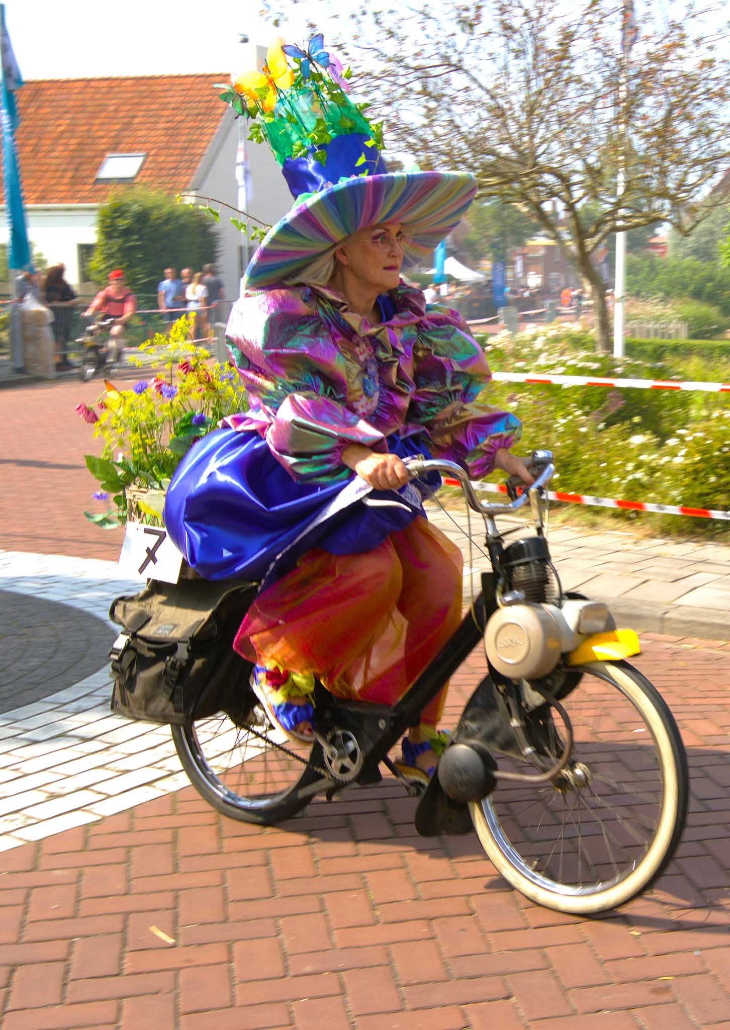 Cycliste costume fleurs multicolore